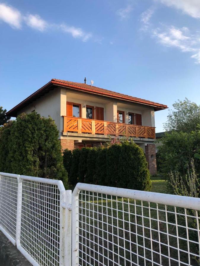 Lilla Villa Siofok Bagian luar foto